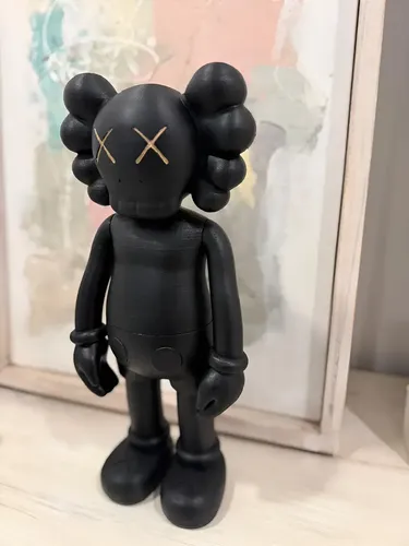 Kaws Companion - Figura Coleccionable de Thor Home